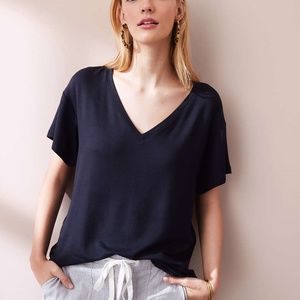 Lou & Grey Signaturesoft V-Neck Tee SZ Medium